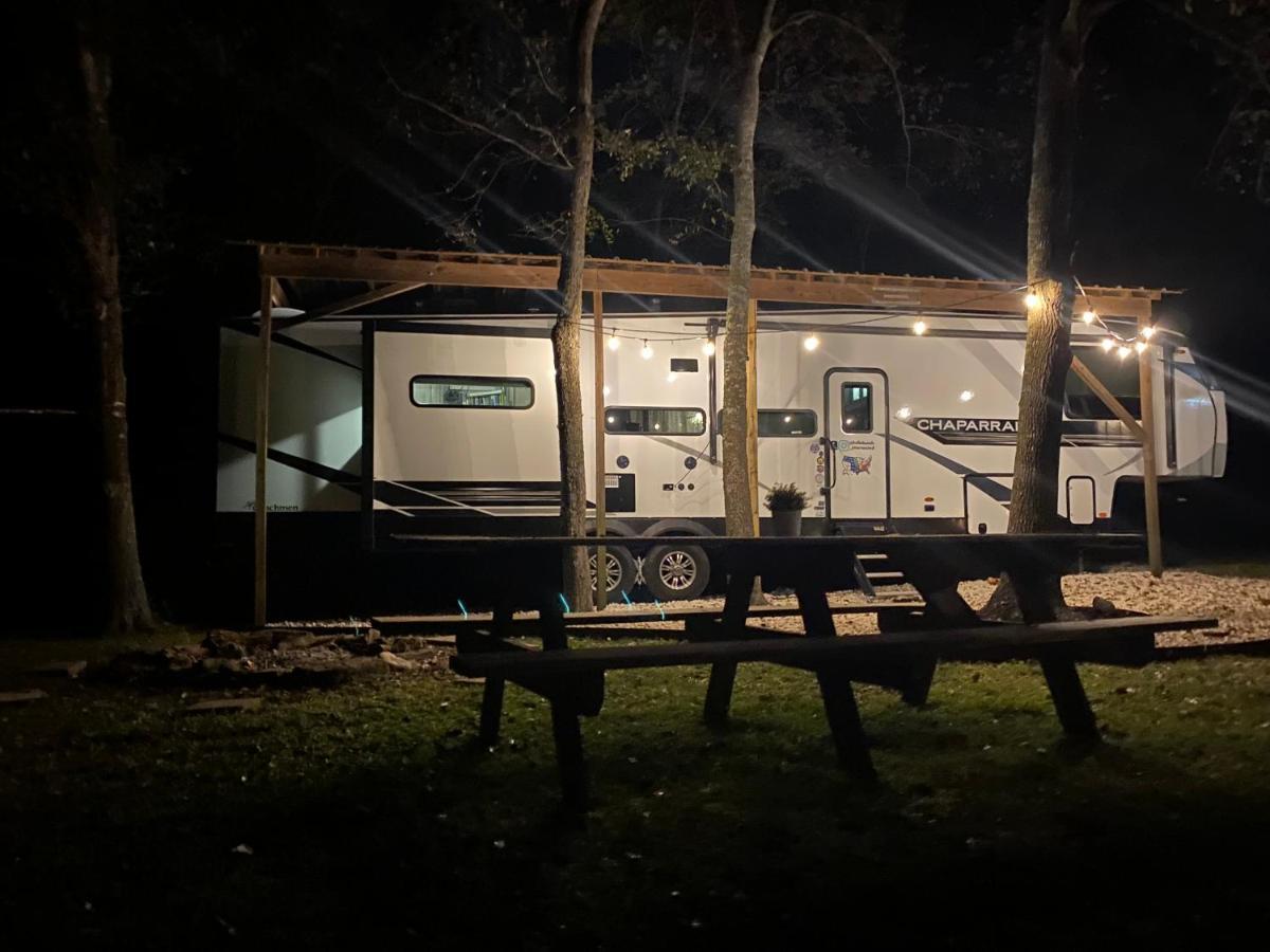 Cozy Rv Experience W/Pool+Spa Near Lake Conroe Willis ภายนอก รูปภาพ